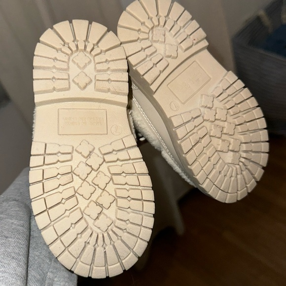 Toddler winter boot size 7 - Picture 3 of 3